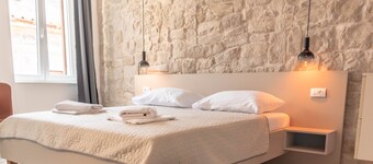 City Center Studio Apartments L&B