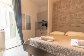 City Studio Suite | Private kitchenette | Electric kettle