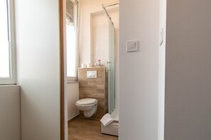 City Studio Suite | Bathroom | Shower, hair dryer, towels, soap