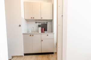 City Studio Suite | Private kitchenette | Electric kettle