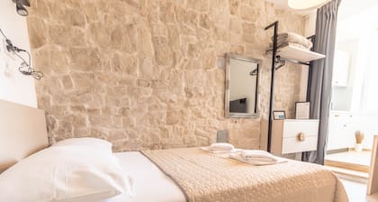 City Center Studio Apartments L&B