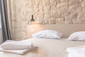 City Studio Suite | Desk, iron/ironing board, free WiFi, bed sheets - City Center Studio Apartments L&B (Pula)