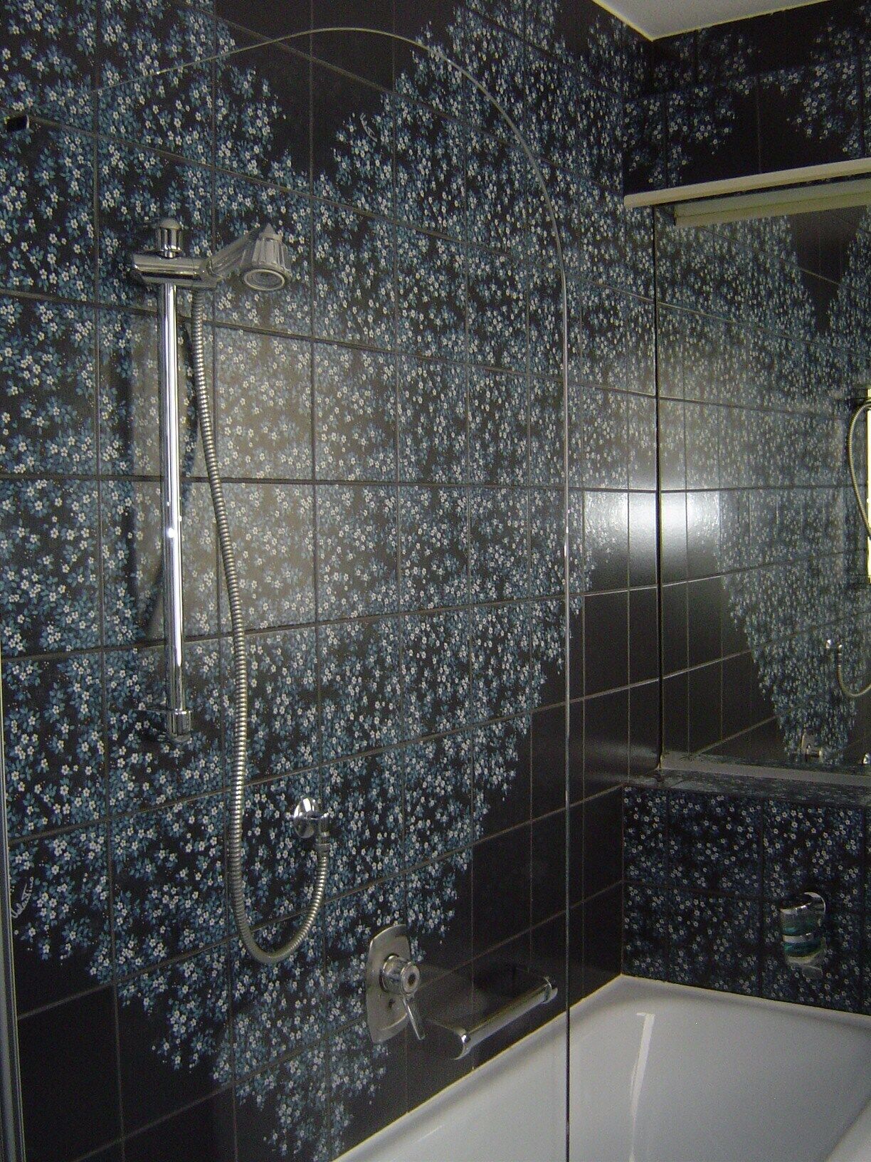 Single Room | Bathroom | Deep soaking tub, rainfall showerhead, free toiletries, hair dryer