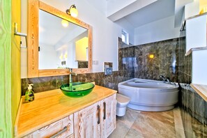 Villa | Bathroom