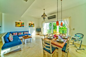 Vila | Sala de estar | TV LCD, DVD player