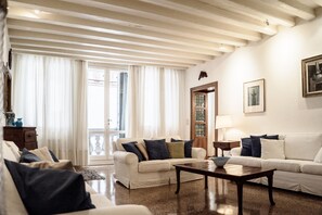 Apartment, 3 Bedrooms, Terrace | Interior