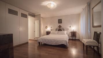 Apartamento, 3 quartos, terraço | 3 quartos, individualmente decorados, individualmente mobiliados
