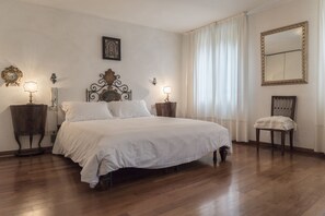 Huoneisto, 3 makuuhuonetta, terassi | 3 makuuhuonetta, yksilöllisesti sisustettu, yksilöllisesti kalustettu