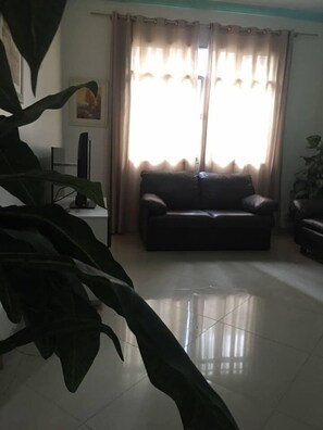 Apartamento | Sala de estar | TV