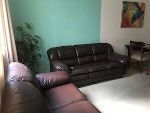 Apartamento | Sala de estar | TV