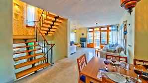Villa | In-room dining