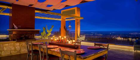 Luxe villa, 2 slaapkamers, uitzicht op tuin | Terras