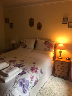 Comfort tweepersoonskamer, en-suite badkamer | Een strijkplank/strijkijzer, extra bedden (toeslag), gratis wifi