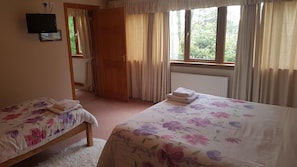 Iron/ironing board, rollaway beds, free WiFi, bed sheets - Hosefield Bed and Breakfast (Ellon)