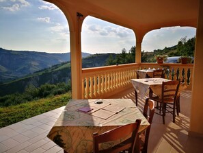 Desayuno con opciones de la cocina local todos los días (con cargo)