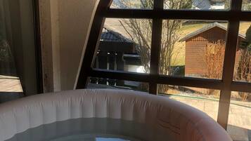 Private spa tub