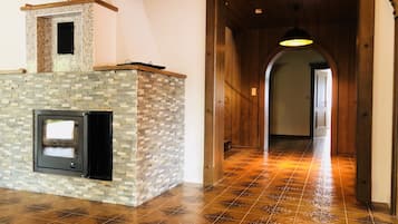 Villa, Mehrere Schlafzimmer | 5 Schlafzimmer, Schreibtisch, schallisolierte Zimmer