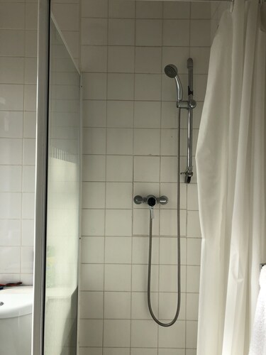 Adelphi Hotel