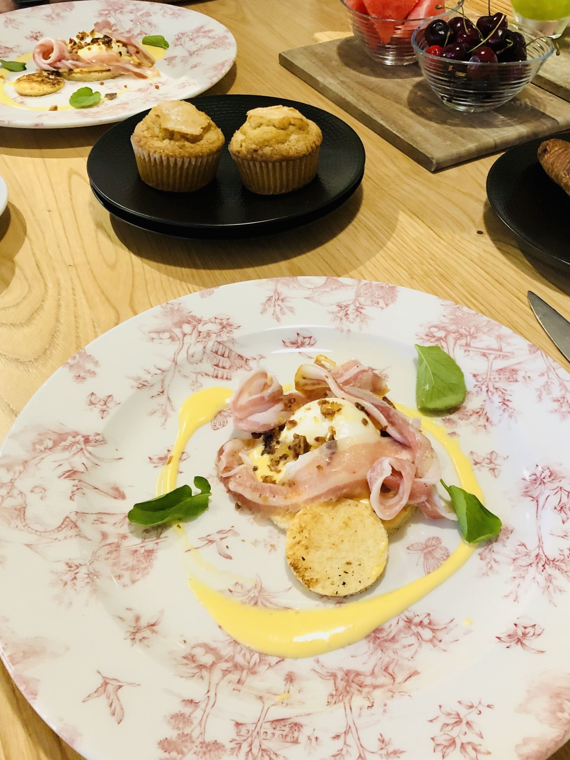 daily full breakfast (eur 25 per person)