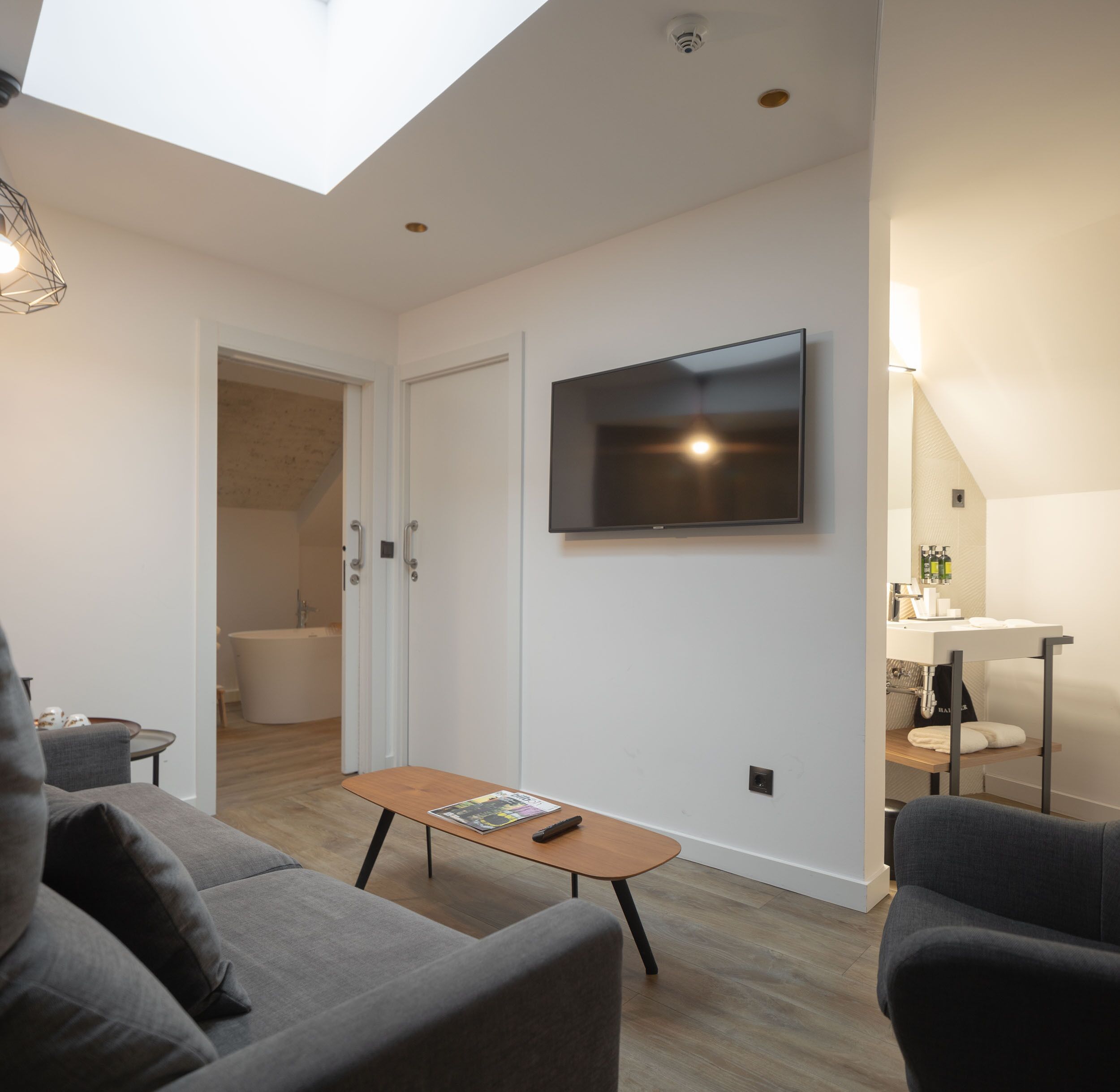 TAYKO TOWER SUITE | Living area | TV