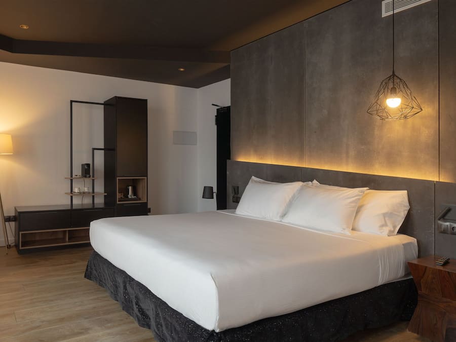 TAYKO EXTRA VIEW | Premium bedding, minibar, in-room safe, blackout drapes