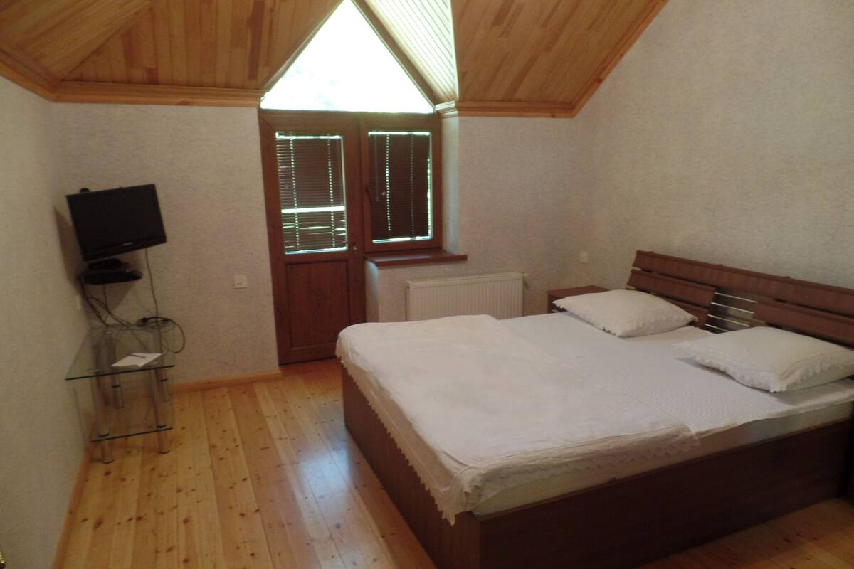 Standard-Doppelzimmer, Bergblick | Hochwertige Bettwaren, Daunenbettdecken, Verdunkelungsvorhänge