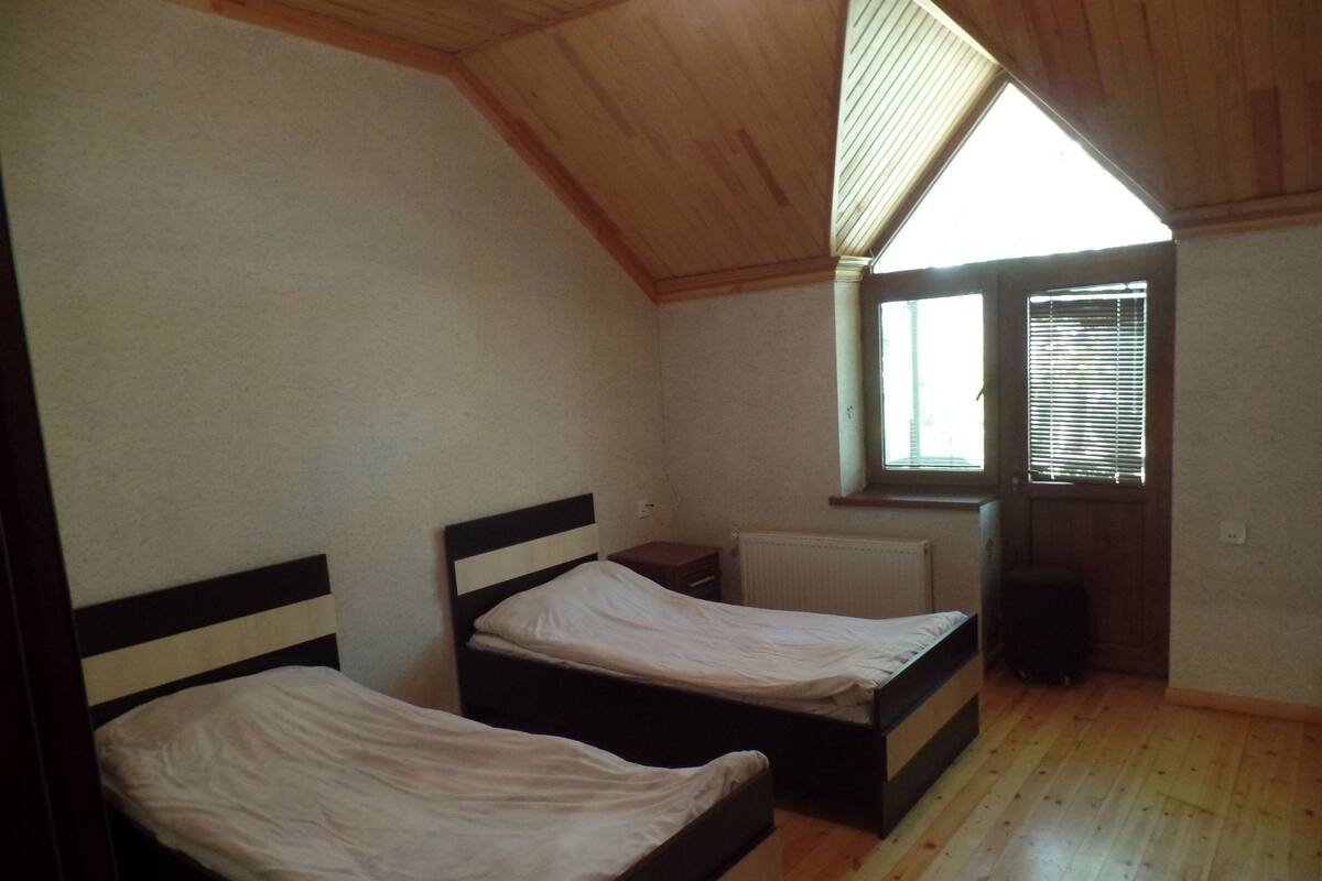 Standard-Zweibettzimmer, Bergblick | Hochwertige Bettwaren, Daunenbettdecken, Verdunkelungsvorhänge