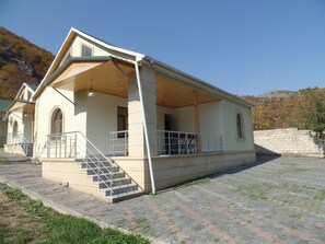 Familien-Ferienhaus, Bergblick | Hochwertige Bettwaren, Daunenbettdecken, Verdunkelungsvorhänge