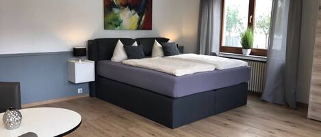 Apartment, Garden View | In-room safe, laptop workspace, free WiFi, bed sheets