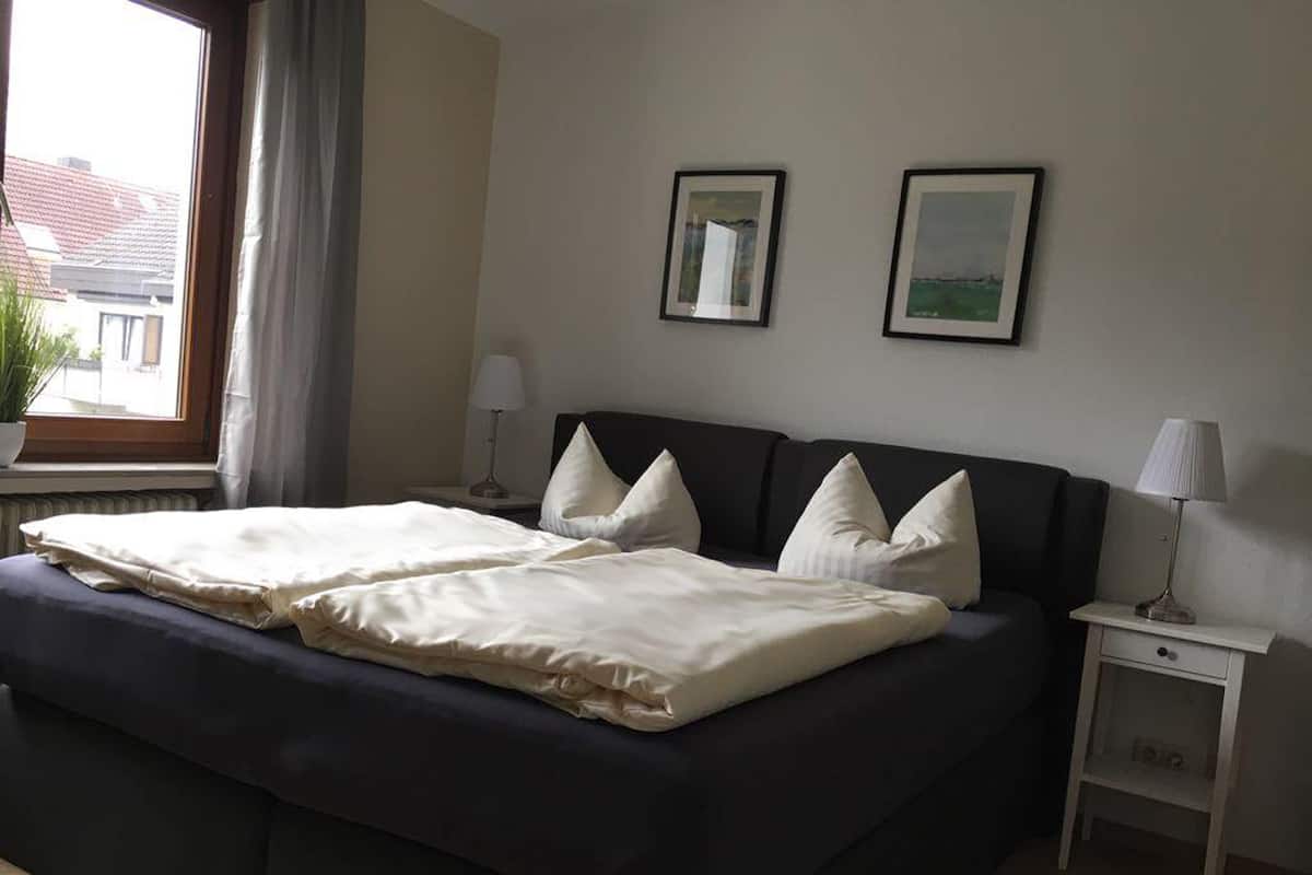 Apartment | In-room safe, laptop workspace, free WiFi, bed sheets