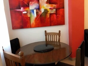 Apartamento, 1 cama de casal | Opções para refeição no quarto