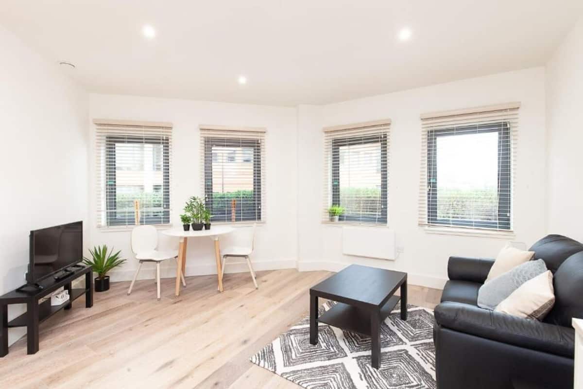 Appartement, rez-de-chaussée | Aire de séjour | Téléviseur à écran plat