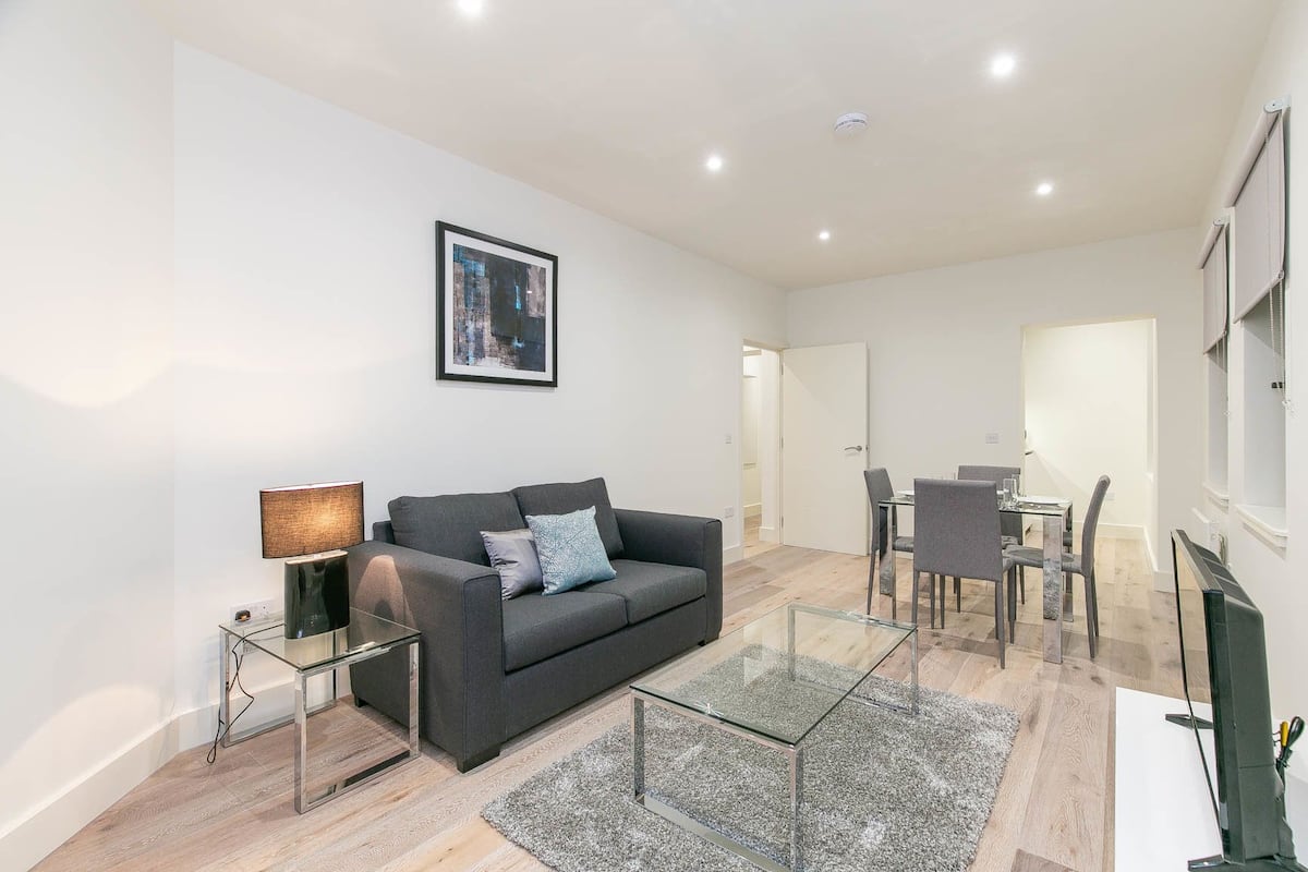 Appartement Affaires, 1 lit double et 1 canapé-lit, accessible aux personnes à mobilité réduite | Espace de travail pour ordinateurs portables, fer et planche à repasser