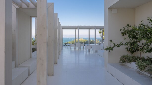 A modern architectural design with a clear view of the sea. - Hotel La Chiave dei Trabocchi (San Vito Chietino)