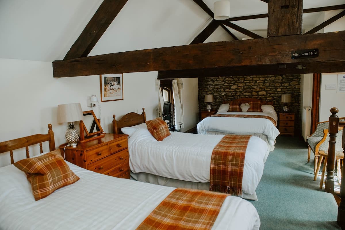 Large Family Room | Free WiFi, bed sheets