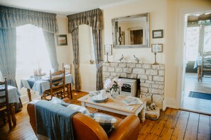 Living area - Toghill House Farm (Bristol)
