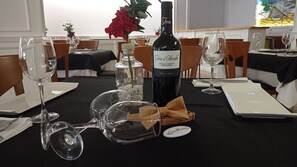 Breakfast, lunch and dinner served  - Pensión Restaurante Casablanca (Torreperogil)