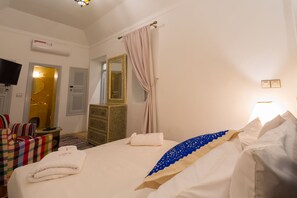 Habitación doble superior | Cortinas blackout, tabla de planchar con plancha y wifi gratis 