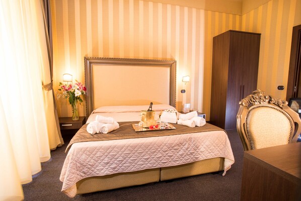 Standard-Doppel- oder -Zweibettzimmer