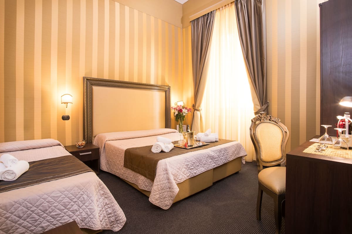 Classic Triple Room | Minibar, soundproofing, rollaway beds (surcharge), WiFi (free)