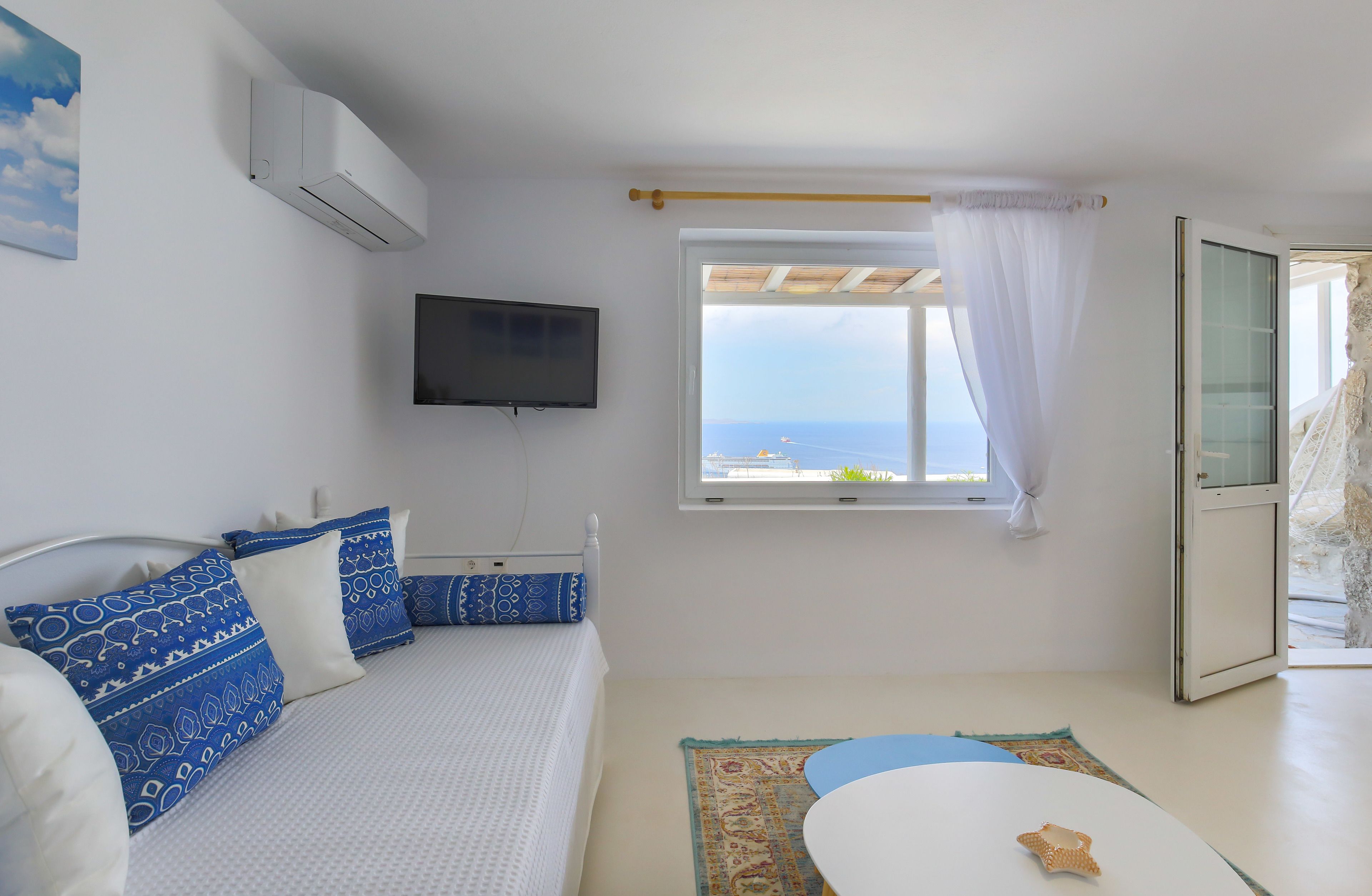 apartment, 1 bedroom, sea view | living room | tv, netflix