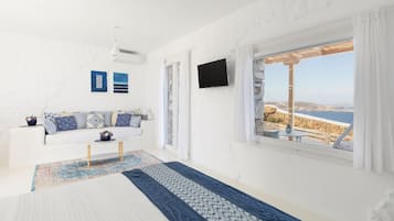 Studio, sjøutsikt | Safe på rommet, individuelt dekorert, individuelt innredet og skrivebord