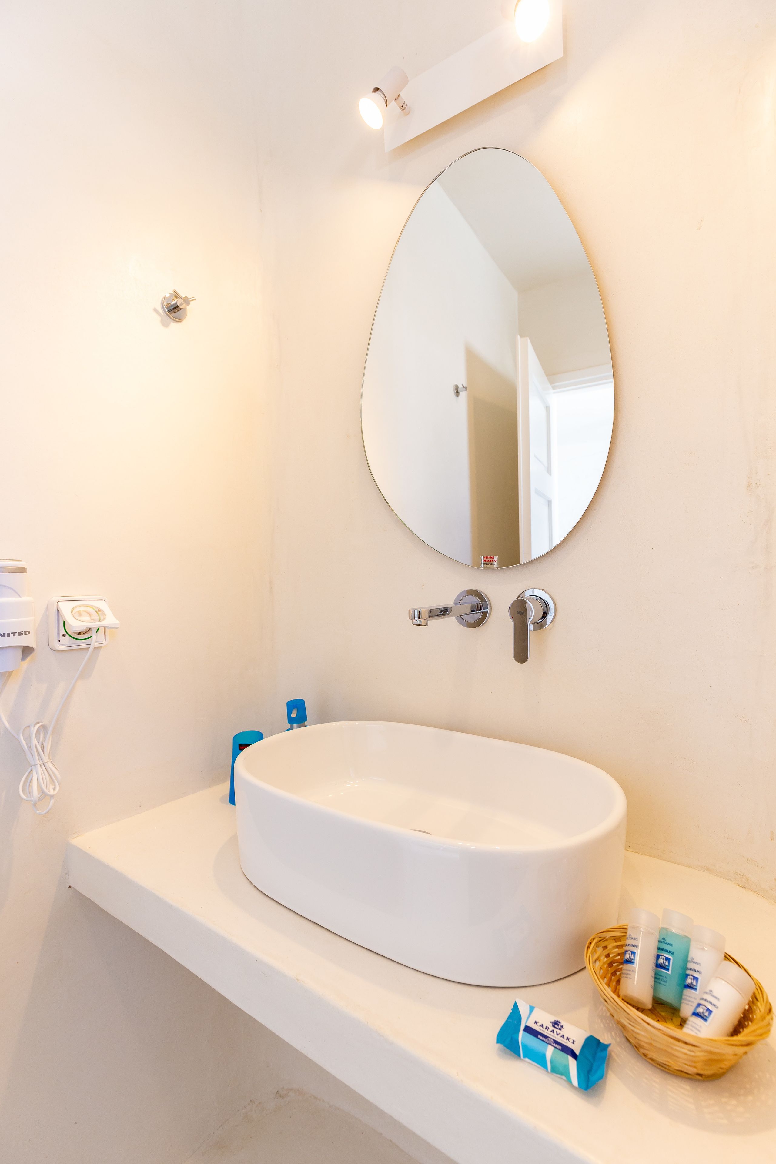 studio, sea view | bathroom shower