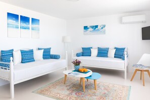 Appartement, 1 chambre, vue sur la mer | Salle de séjour | Téléviseur, Netflix