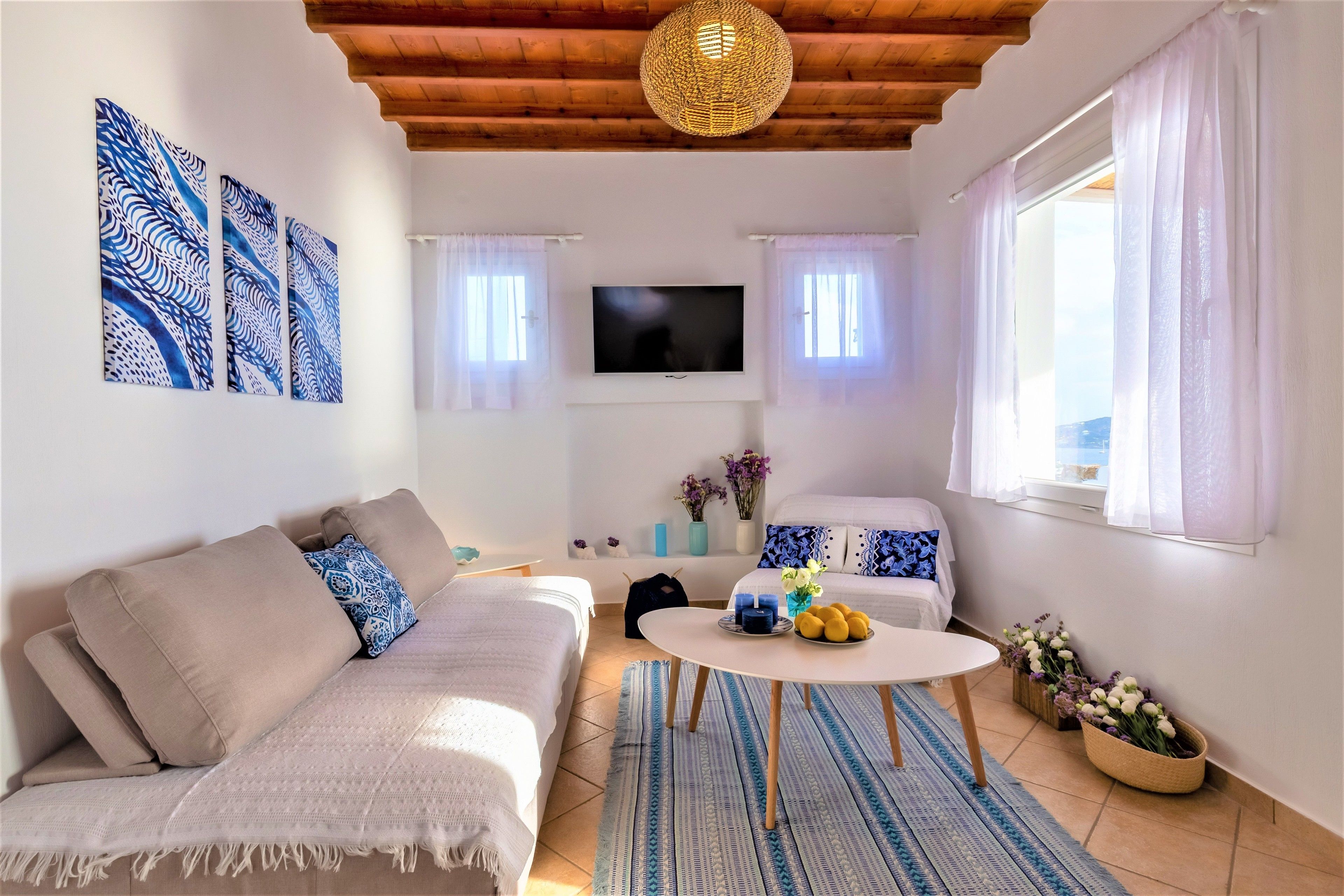 panoramic house, 2 bedrooms, sea view | living area | tv, netflix