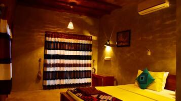 In-room safe, desk, soundproofing, free WiFi