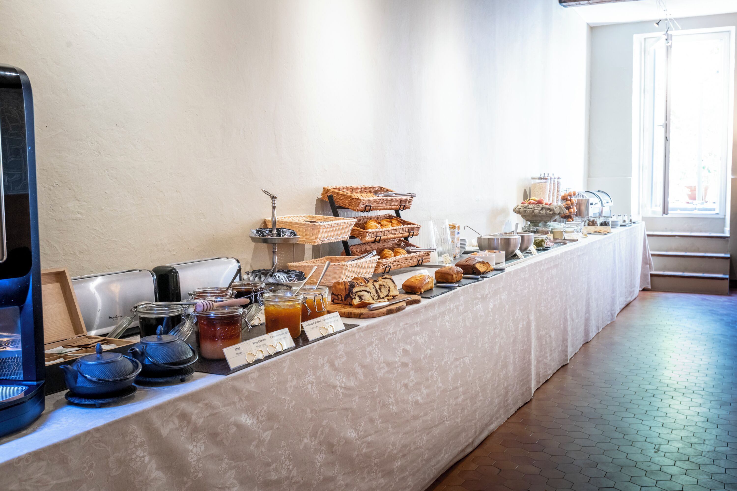 daily buffet breakfast (eur 15 per person)
