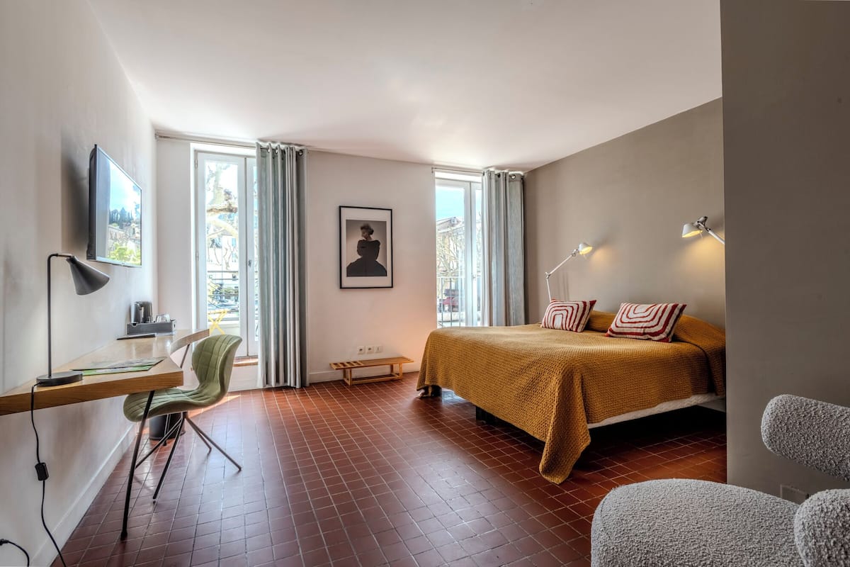 Chambre supérieure | Literie de qualité, lit avec matelas à plateau-coussin, décor unique