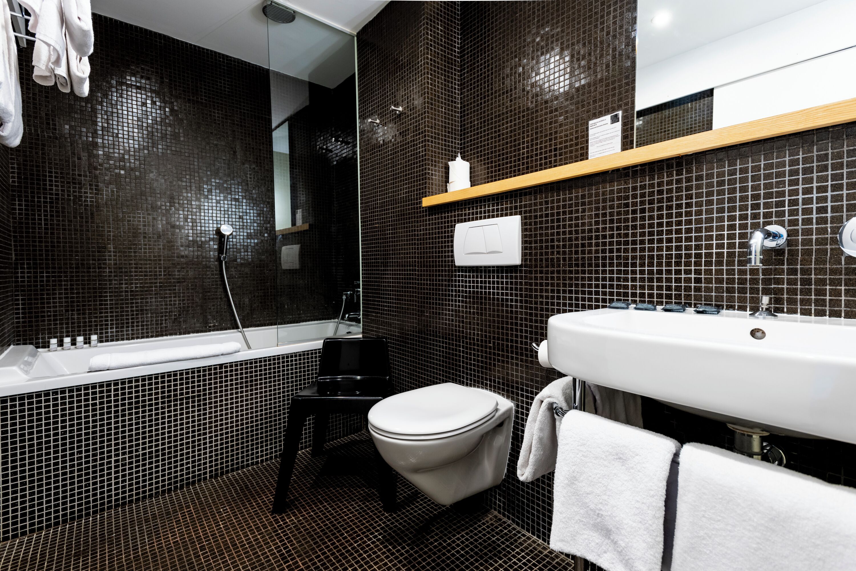 quadruple room | bathroom | bathtub, free toiletries, hair dryer, bathrobes