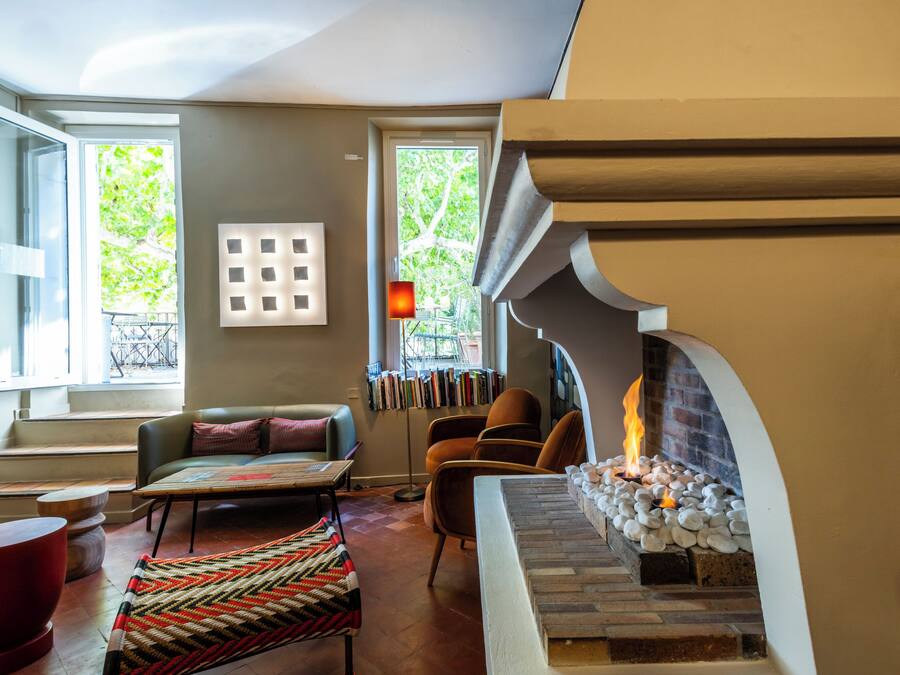 Lobby lounge